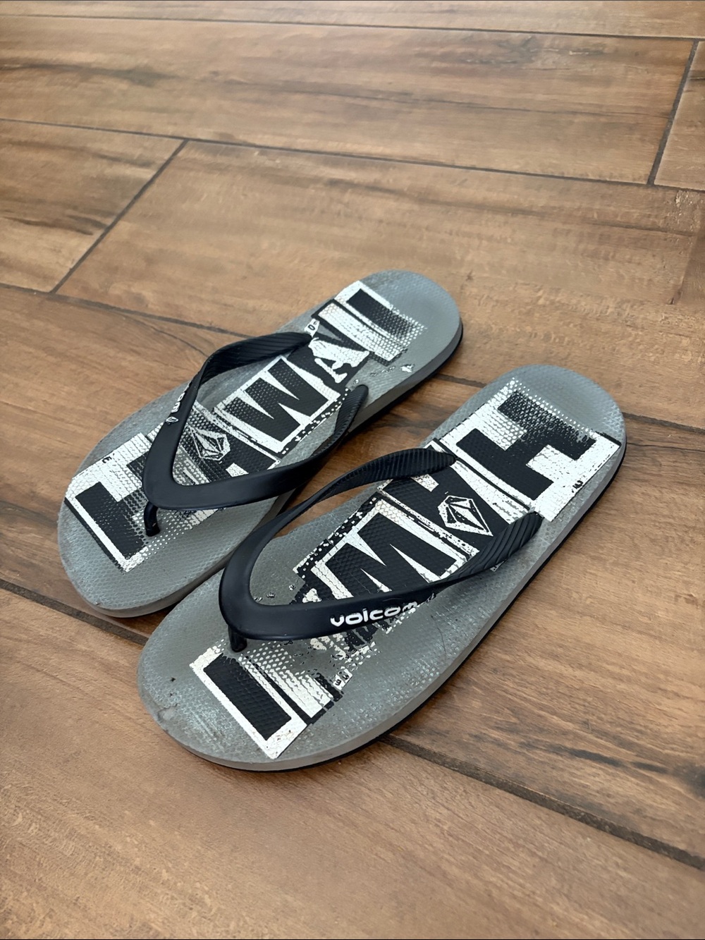 Volcom Gray and Black Logo Flip Flops Men size 8/9